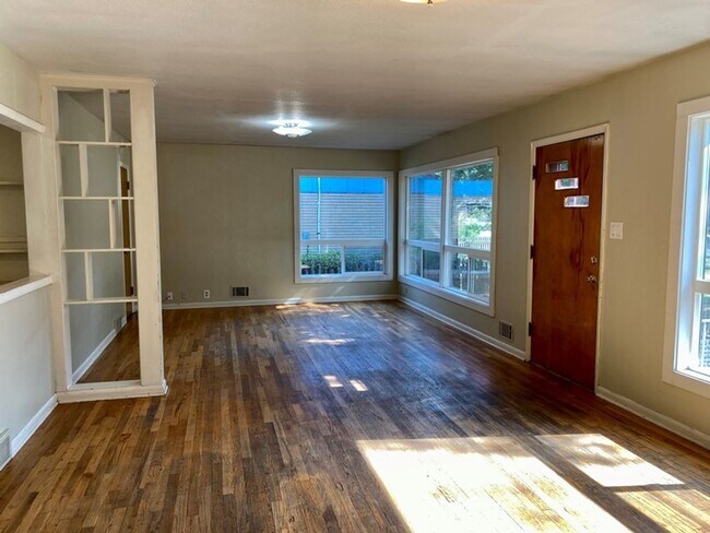 Building Photo - Sizable House on Remington!