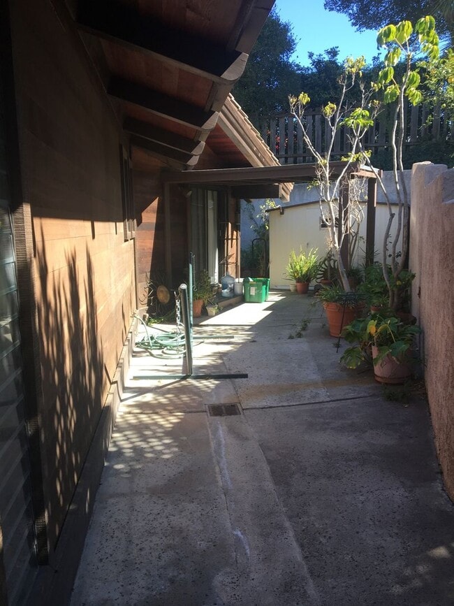 Building Photo - Montecito - One bedroom, one bathroom