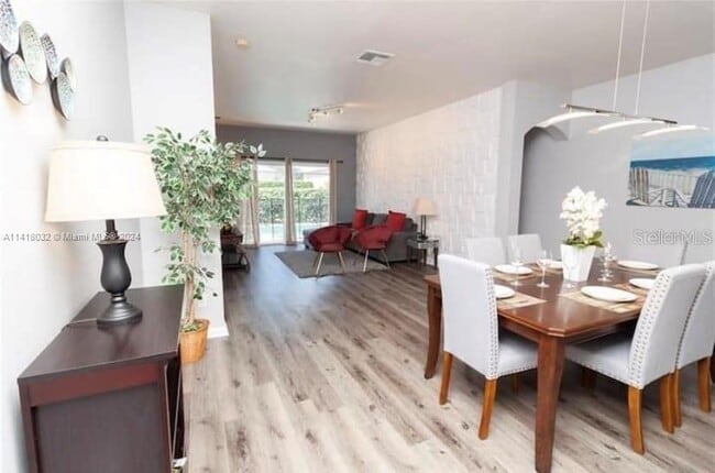 Building Photo - 8121 Fan Palm Way