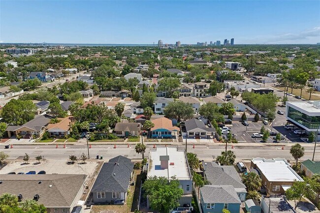 Building Photo - 2113 W Cass St