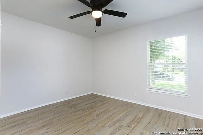 Building Photo - 3-Bedroom Home in Kirby Ready for Move-In!