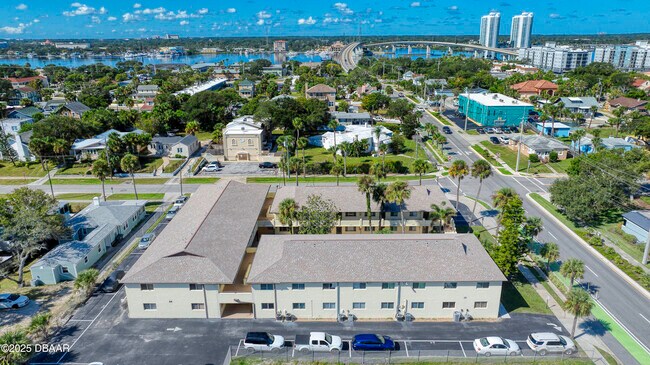 Building Photo - 400 Oakridge Blvd