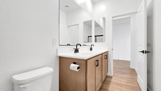 Building Photo - Newly built home with loads of space and S...