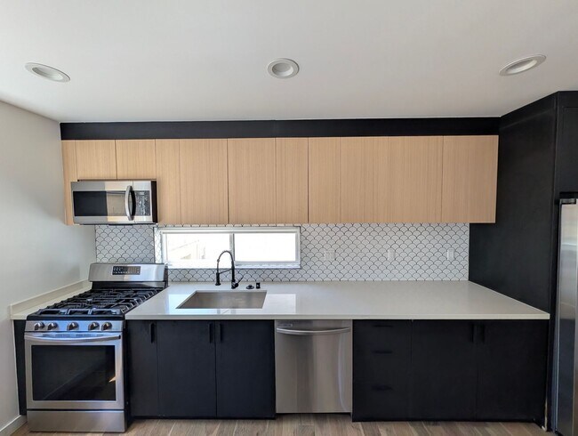 Building Photo - 4260 Laurel Canyon Blvd