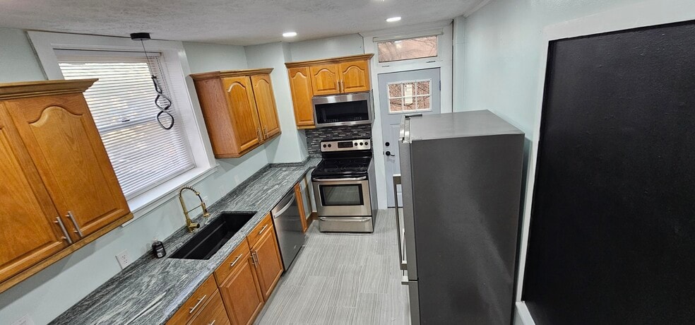 Building Photo - 313 Stratmore St