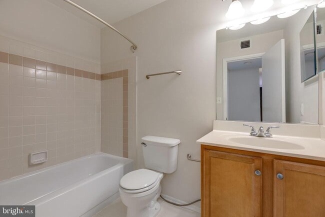 Building Photo - 1727 Ascot Way