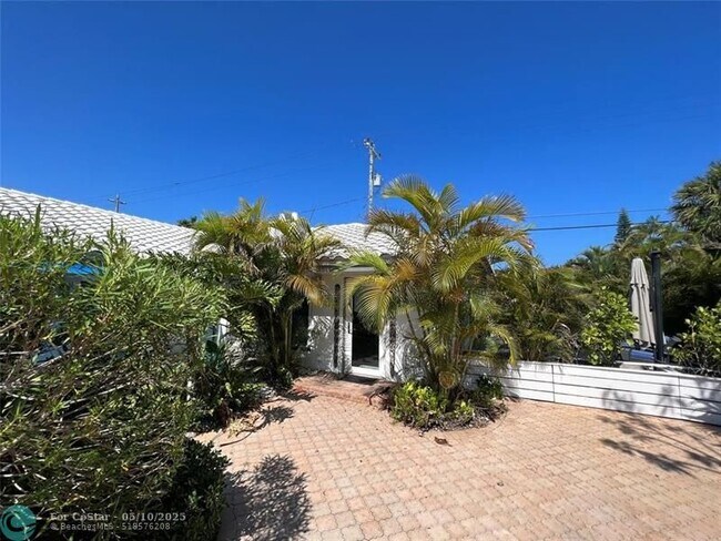 Building Photo - 4430 Sea Grape Dr