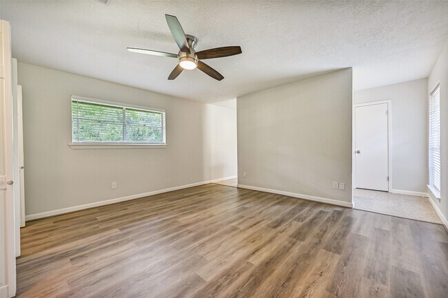 Building Photo - 502 Misty Ln