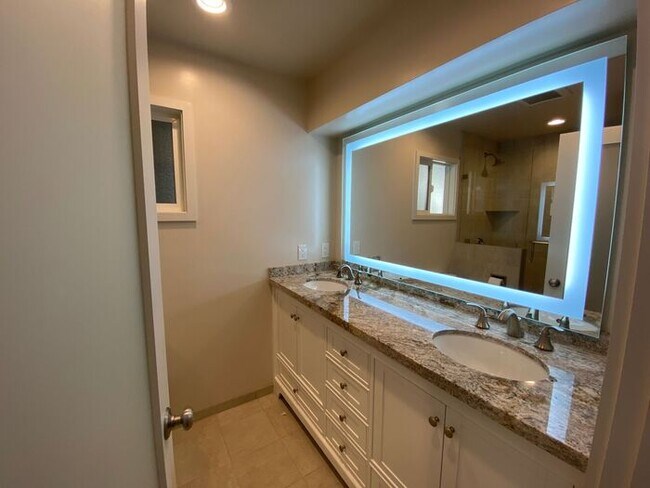 Building Photo - 4110 El Bosque Dr
