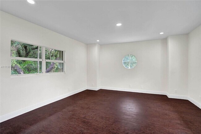 Building Photo - 5971 SW 37th Terrace