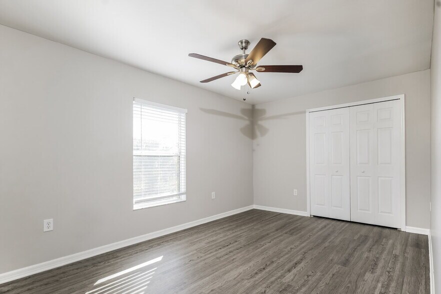 Building Photo - 719 Roma Ave S