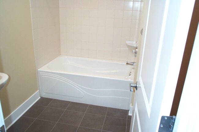 Building Photo - Ballard Townhouse