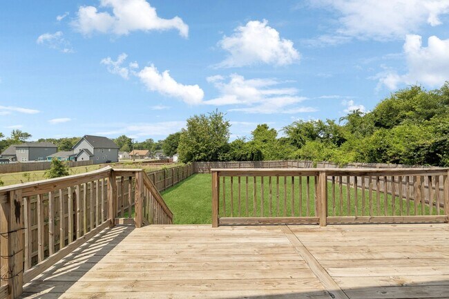 Building Photo - Beautifully Remodeled Home Just Minutes From Downtown Nashville
