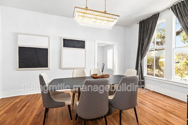 Building Photo - 110 E Craig Pl