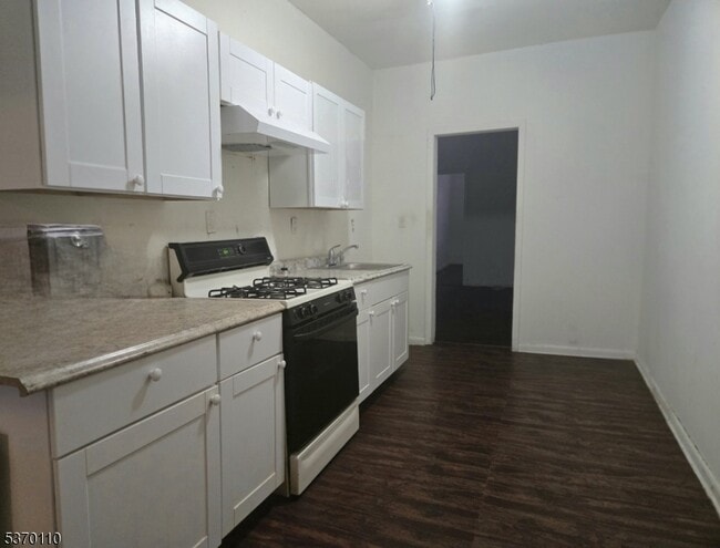 Primary Photo - 528 Valley Brook Ave