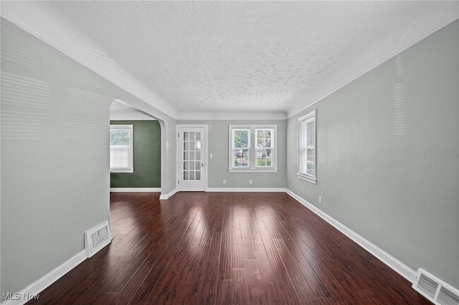Building Photo - 52 Eldred Ave