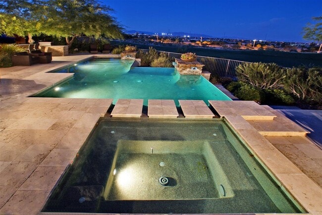 Building Photo - LUXURY LIVING W/ LAS VEGAS STRIP VIEWS!!