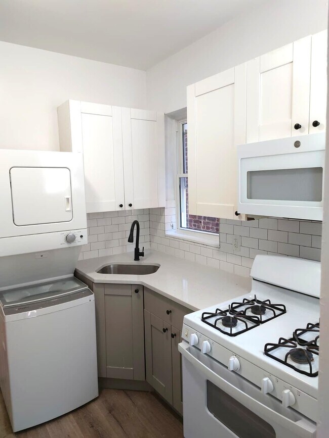 Building Photo - 6421 Hudson Ave