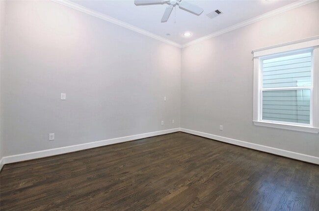 Building Photo - 2114 Bidwell Dr