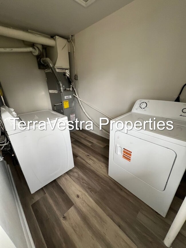 Building Photo - 3 Bed Single Family in Upper Deerfield!