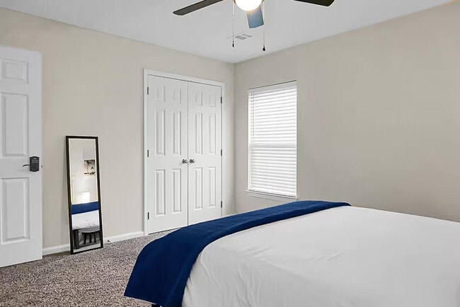 Building Photo - 124 Larkspur Dr