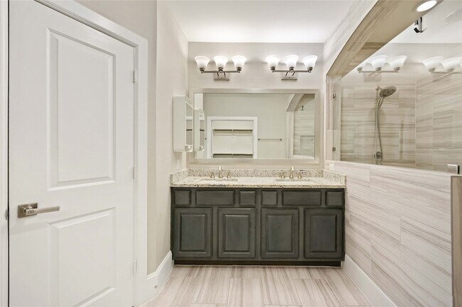 Building Photo - 6723 Sussex Manor St