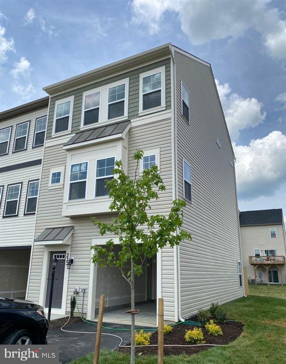 Building Photo - 235 Crofton Ct