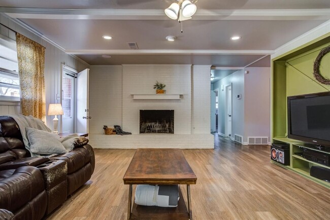 Building Photo - PRE-LEASING for AUGUST - A Great Farmhouse Chic 3/2/2 near Texas Tech