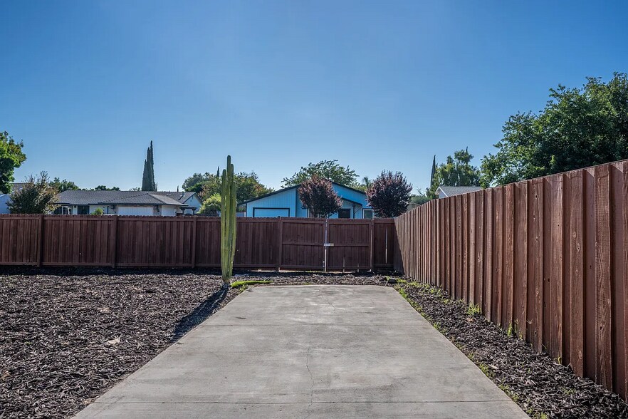 RV Parking - 299 Tangelo St