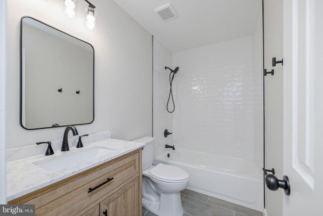 Building Photo - 561 Tiffany Ct