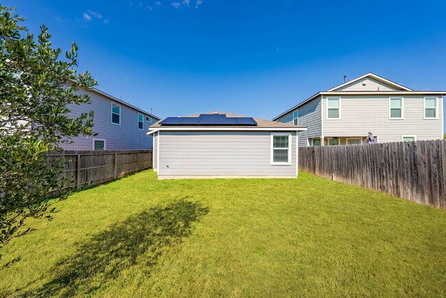 Building Photo - SOLAR Powered Home for Utility Savings! 1 MONTH FREE RENT WITH 20 MONTH LEASE!