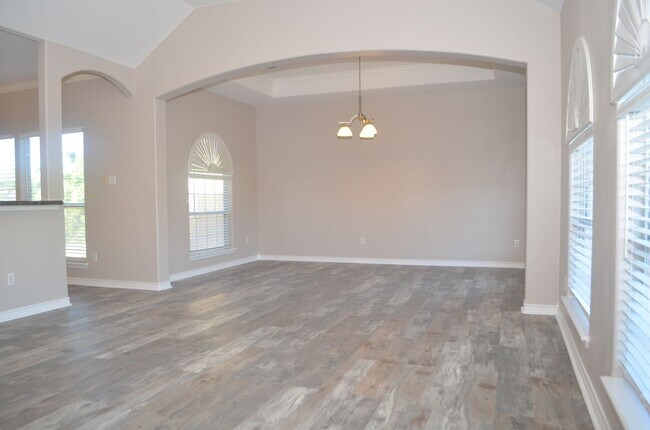 Building Photo - YOUR COASTAL PARADISE AWAITS!
