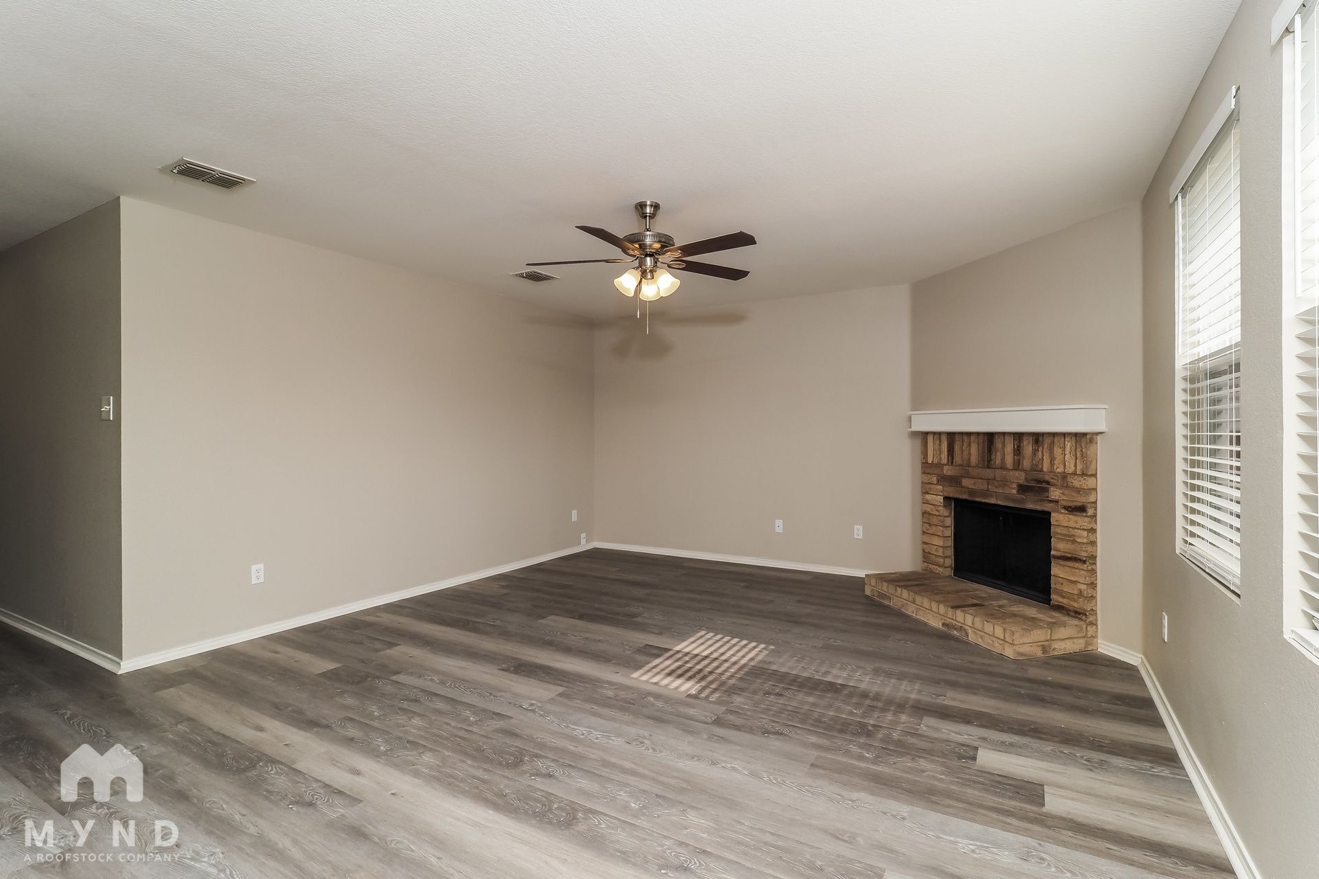 Building Photo - 3233 Sunshine Way