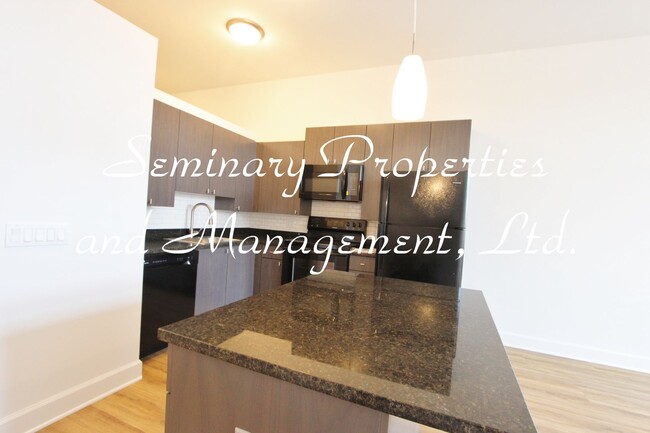 Interior Photo - Prime Southport Corridor newer constructio...