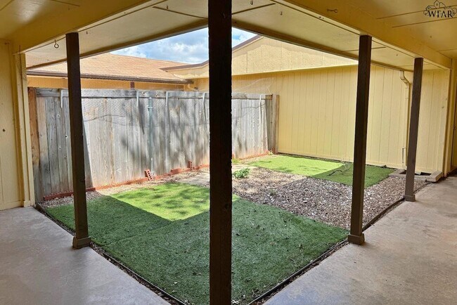 Building Photo - 1901 Wenonah Ave