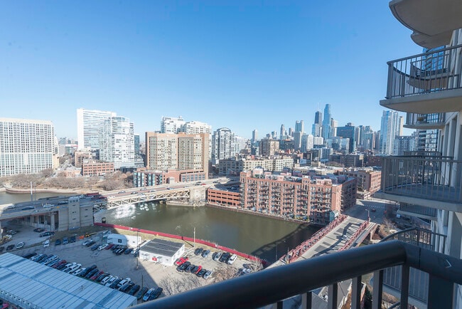 Building Photo - 501 N Clinton St