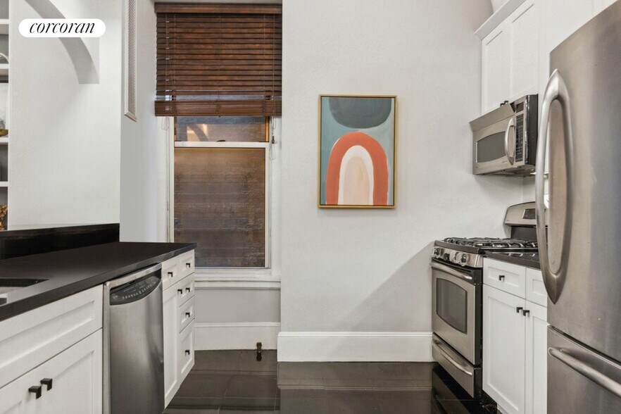 Building Photo - 301 W 108th St