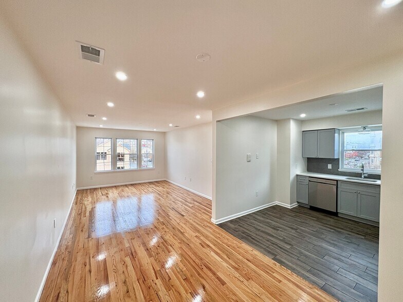 Building Photo - 156 Ridgewood Ave