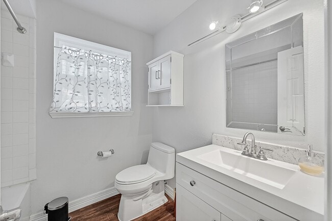 Building Photo - 10822 Bob White Dr