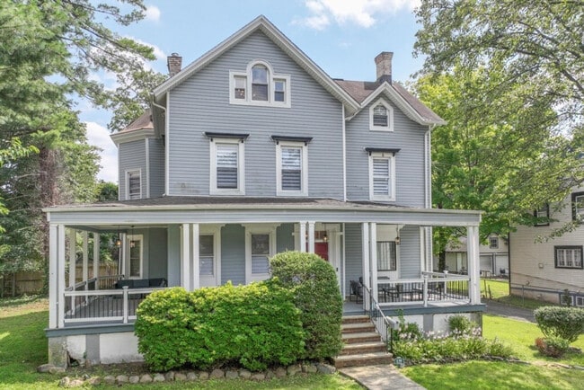 Building Photo - 139 W 4th Ave