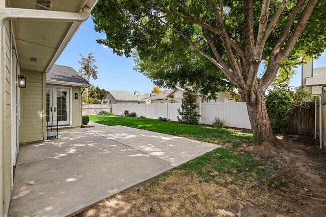 Building Photo - 2168 N Glennfield Way