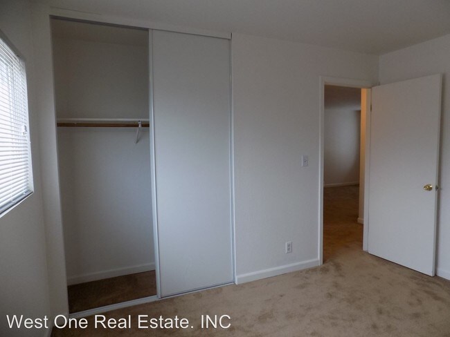 Building Photo - 111 N Walnut Ave