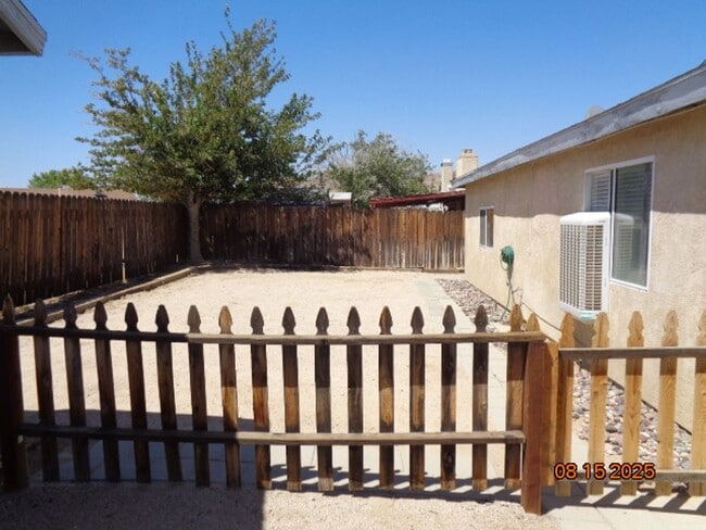 Building Photo - Nice & Clean One Story Home Offering 1374 ...