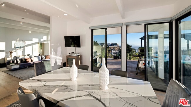 Building Photo - 2001 Sunset Plaza Dr