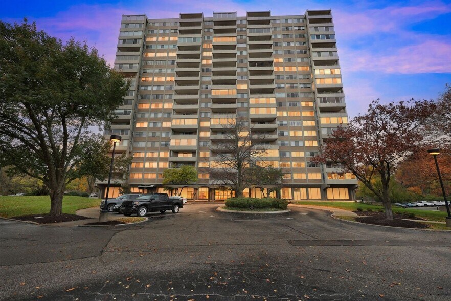 Building Photo - 2324 Madison Rd