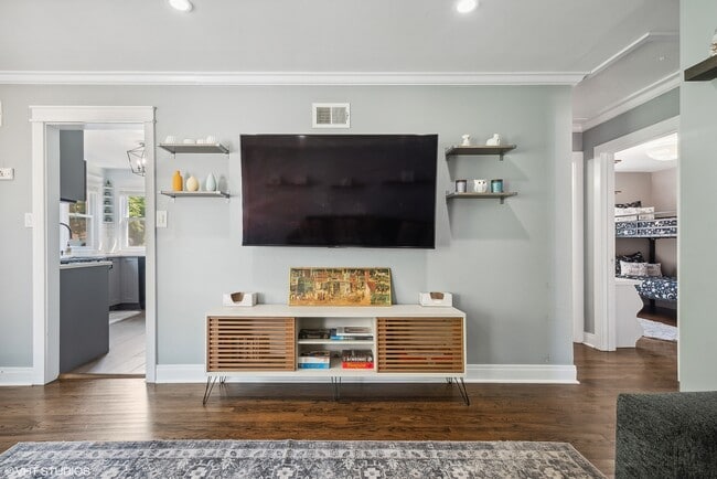 Building Photo - 2124 Seward St