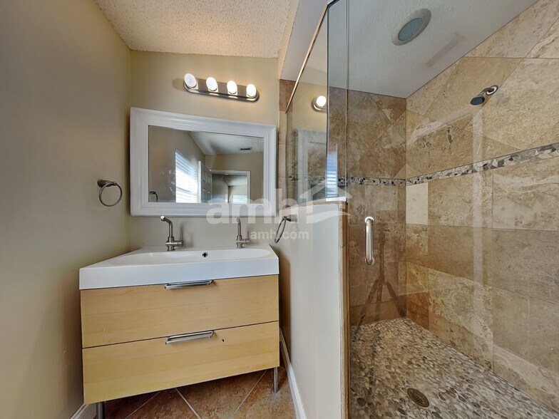 Building Photo - 1036 Bluejack Oak Dr