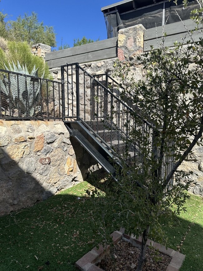 Building Photo - 5615 Burning Tree Dr