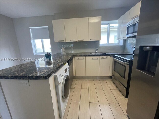 Building Photo - 625 77th St