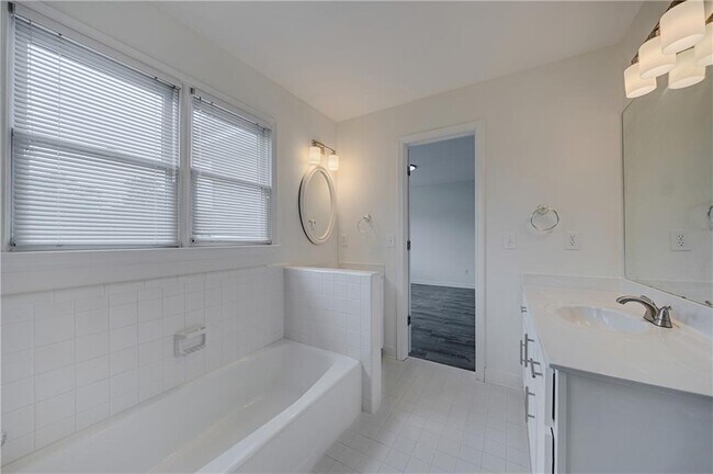 Building Photo - 5795 Dovnick Dr SW